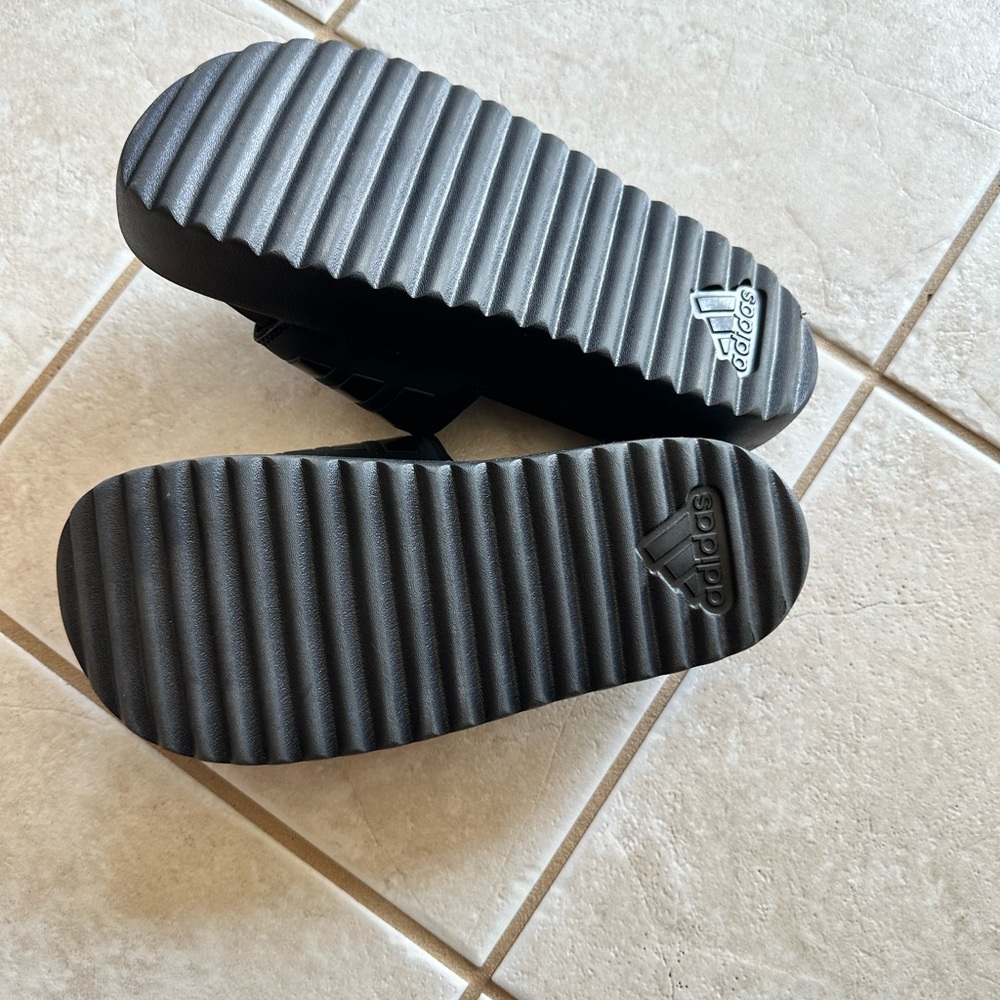 adidas Black Platform Slide Sandals size 7/8 🖤 - Picture 2 of 4